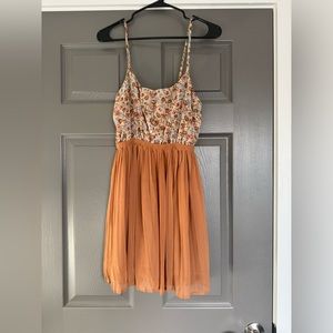 Forever 21 Floral Pleated Dress Size: S